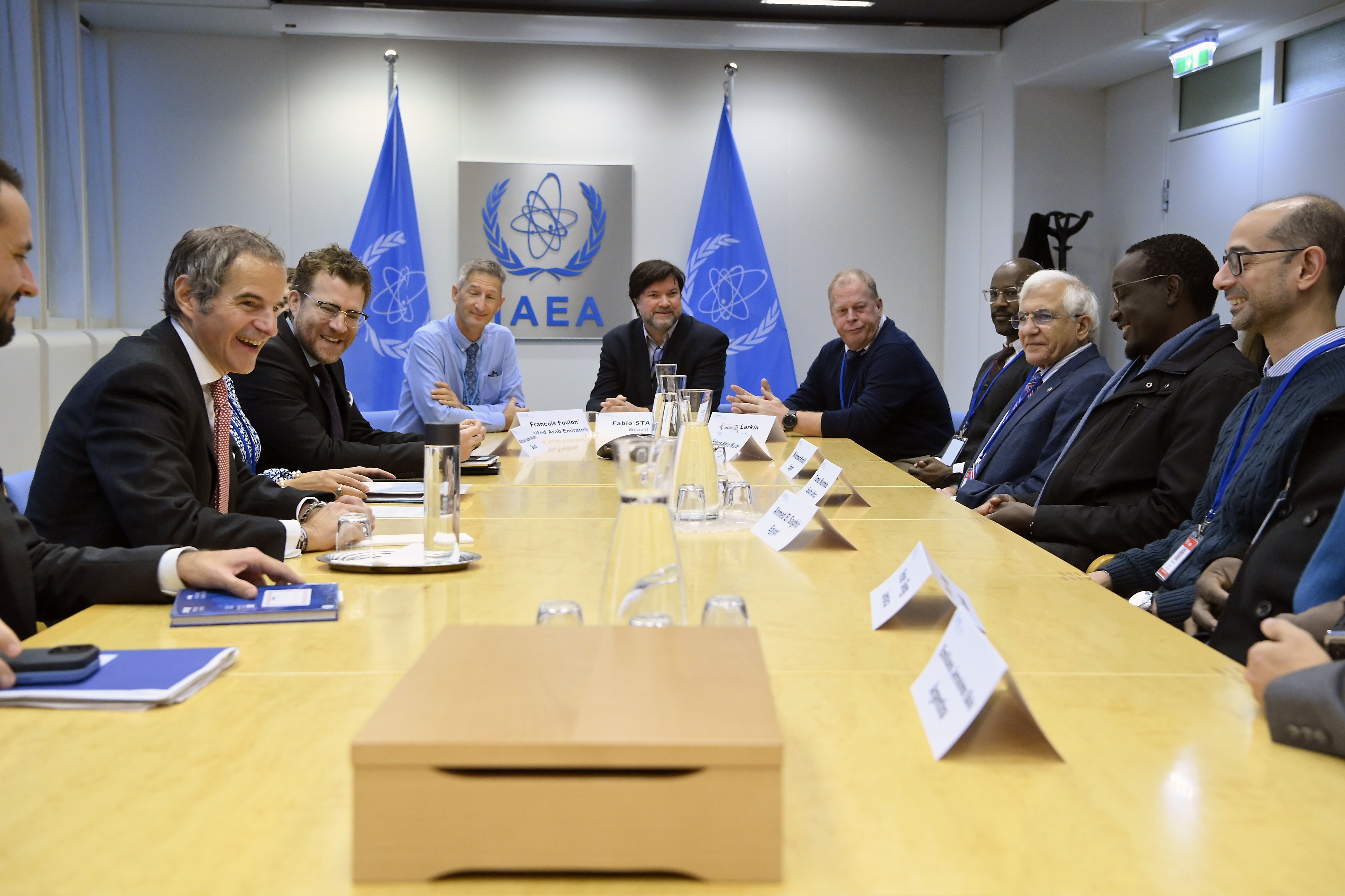 Rafael Mariano Grossi, Diretor-Geral da AIEA, reuniu-se com participantes vindos da Argentina, Brasil, Egito, Jamaica, África do Sul e Emirados Árabes Unidos, no Curso Especial de Treinamento para Professores Universitários da Parceria Piloto do Escritório de Assuntos Jurídicos (OLA) (Foto:Dean Calma/IAEA)