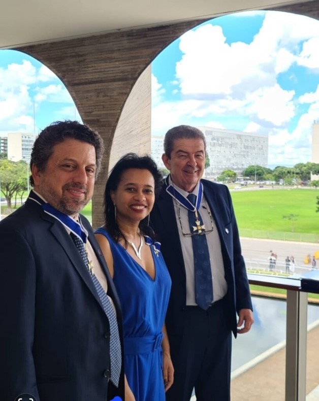 Os condecorados Ricardo Gutterres, Viviane Simões e Leonam Guimarães