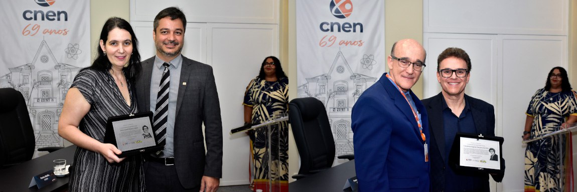 Filha de Helen Khoury e filho de Constância Pagano recebem as homenagens, respectivamente dos diretores CNEN Pedro Maffia e Wilson Calvo (Foto: Douglas Troufa/CNEN)