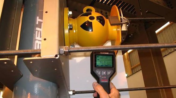 Medidor nuclear usado para identificar a densidade de materiais