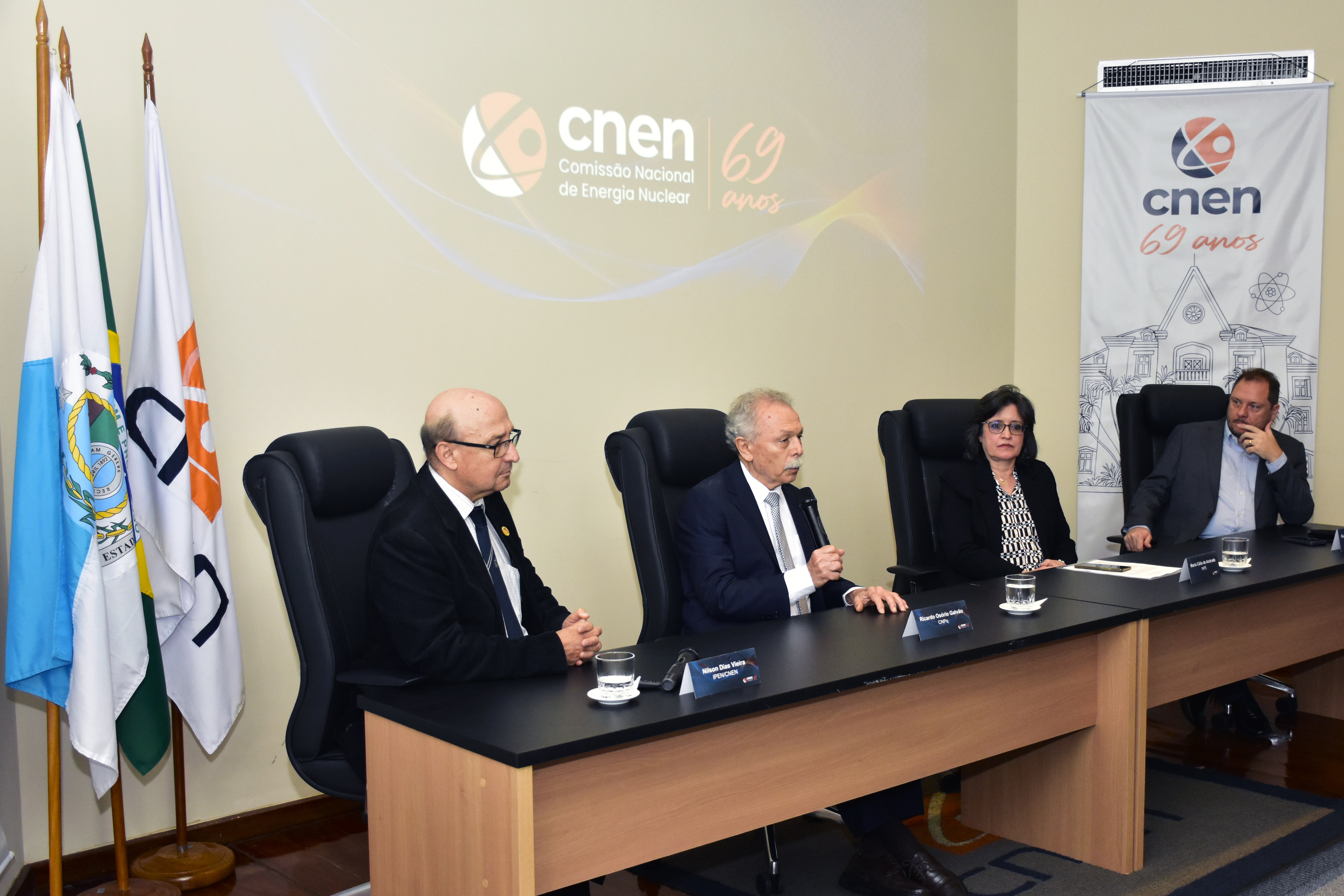 Mesa-redonda "Rede de Fusão Nuclear: Desafios no Brasil", com a presença de Nilson Dias Vieira, do Ipen/CNEN; Ricardo Magnus Osorio Galvão, do CNPq; Maria Célia Ramos de Andrade, do Inpe; Gustavo Paganini Canal, do Instituto de Física da USP (Foto: Douglas Troufa/CNEN)