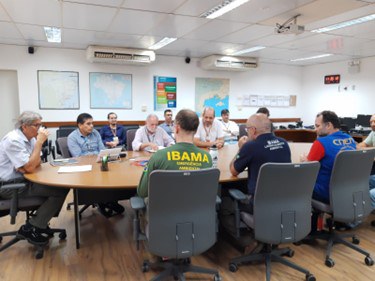Reunião das equipes da CNEN, do IBAMA e da Eletronuclear (Foto: Acervo CNEN)