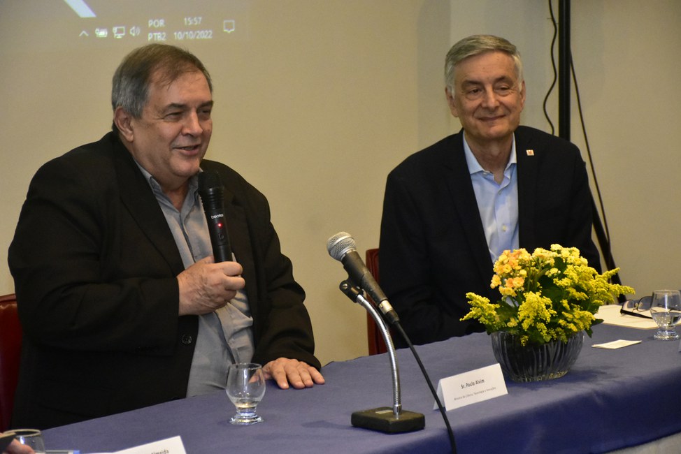 O Ministro de Ciência, Tecnologia e Inovações (MCTI), Paulo Alvim (esquerda) e o Presidente da CNEN, Paulo Pertusi (direita). (Foto: Douglas Troufa/CNEN)