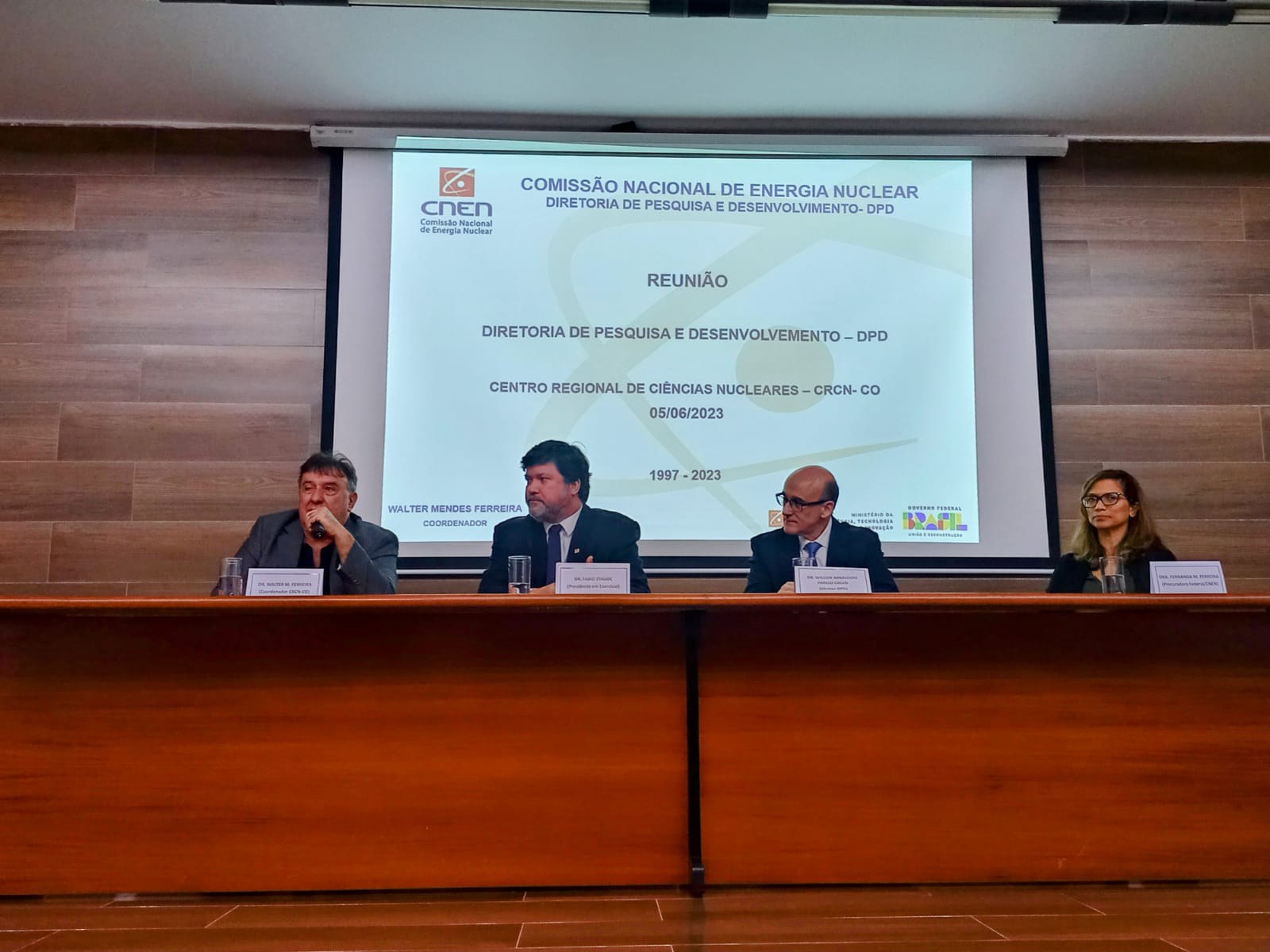 Da esquerda para a direita: Walter Mendes (CRCN-CO), Fabio Staude (CNEN), Wilson Calvo (DPD/CNEN) e Fernanda Ferreira (Procuradoria Jurídica/CNEN) (Foto:Assessoria/CRNC-CO)