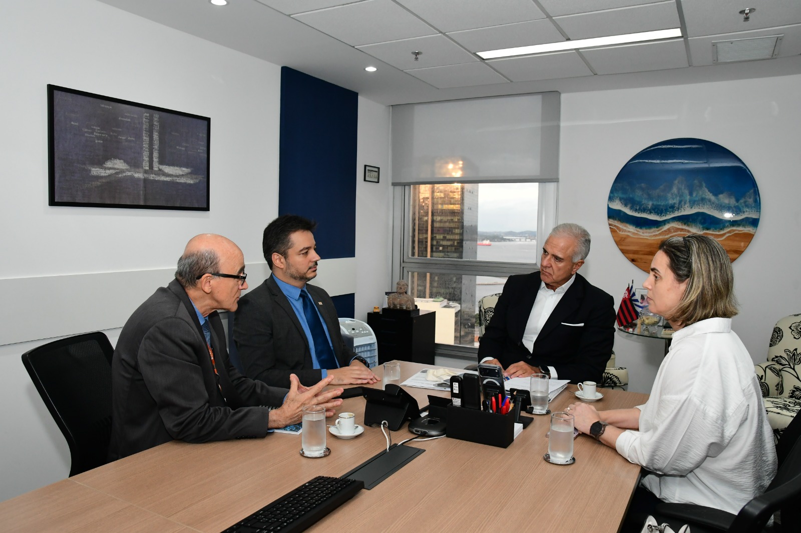 Gestores CNEN apresentam projetos estratégicos para representante de frente parlamentar nuclear