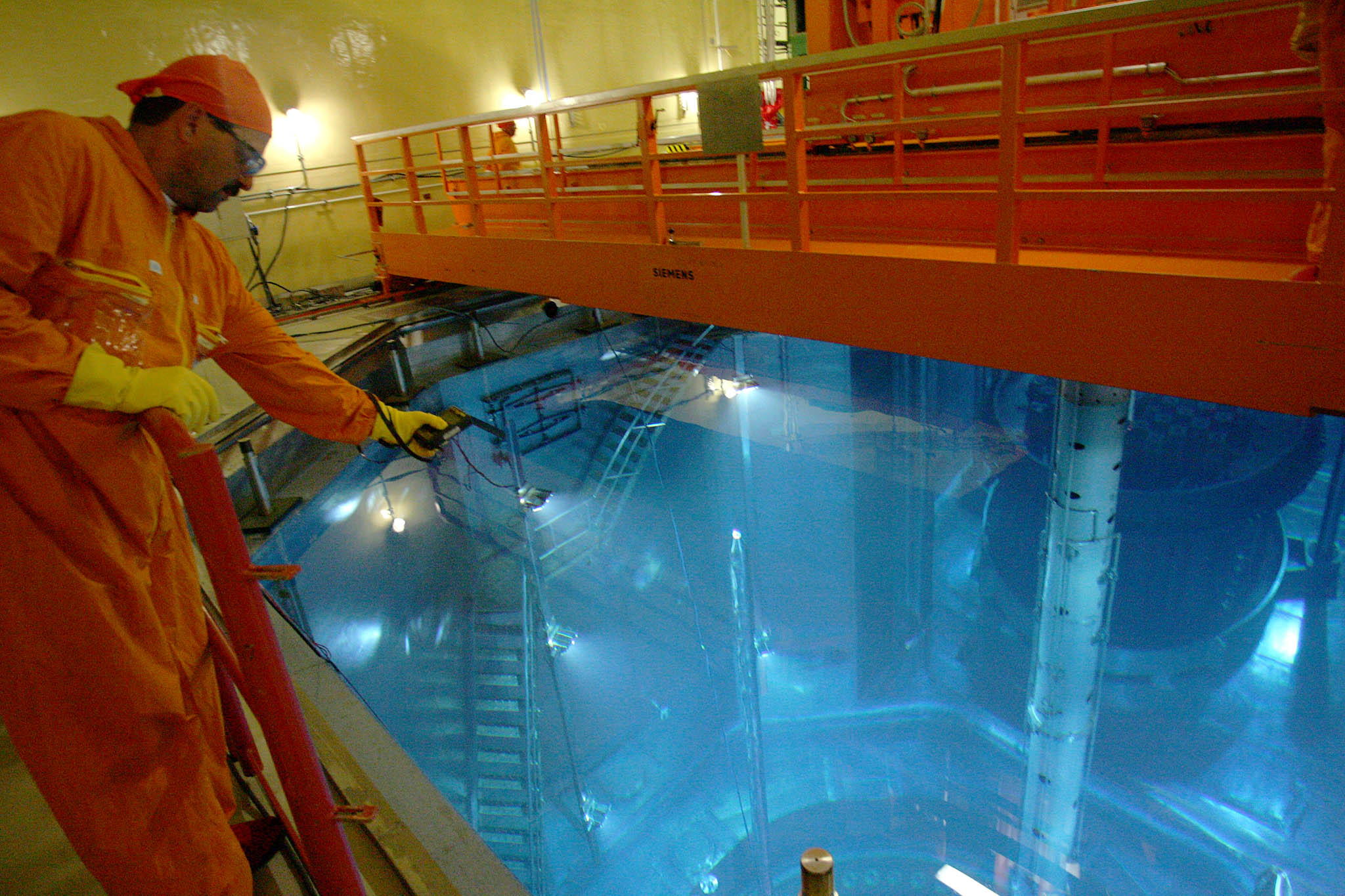 Medição de radiação em reator nuclear