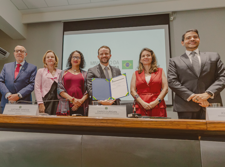 Insumos e equipamentos destinados à pesquisa científica importados através de fundações de apoio poderão se beneficiar da imunidade tributária prevista pela Constituição.
