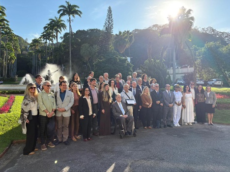 Cientistas reuniram-se na Faperj, com as presenças dos presidentes do CNPq e da Capes.