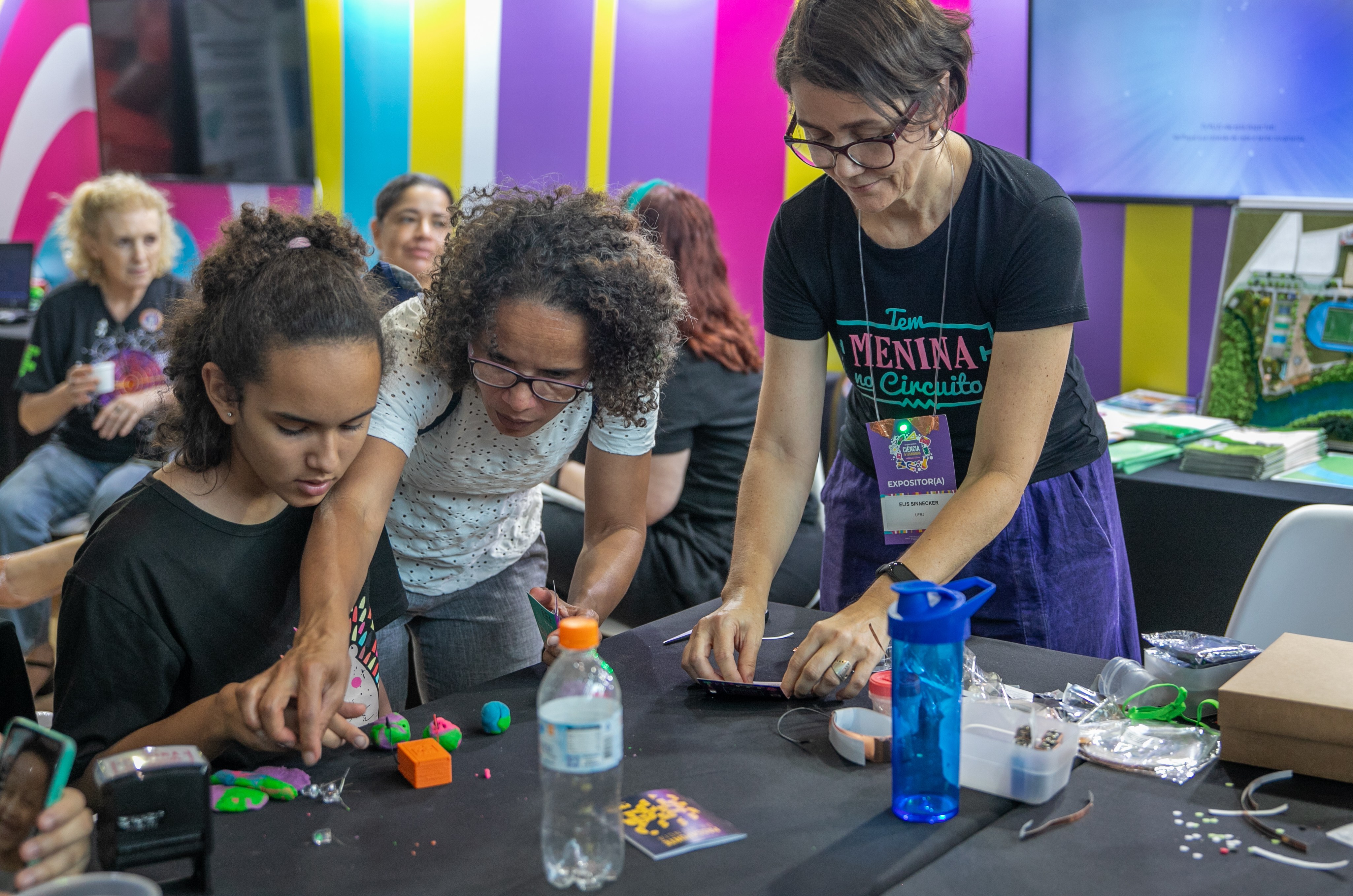 O projeto Meninas no Circuito mostra temas da física de forma lúdica