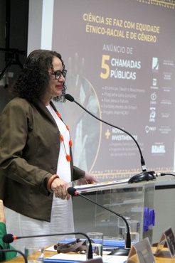 Ministra Luciana Santos