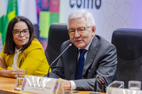 O presidente do CNPq, Olival Freire Jr., e a presidente da Capes, Denise Pires de Carvalho. (Foto: Luara Baggi/ Ascom MCTI)