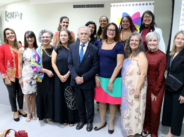 Vencedoras do 1º Prêmio Mulheres e Ciência recebem premiação em Brasília