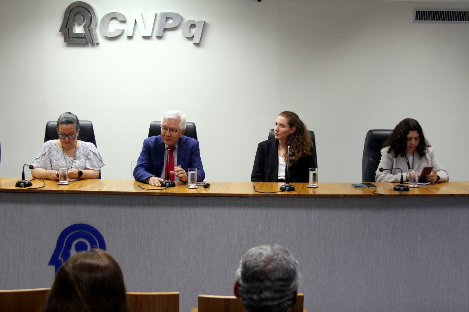 1. Mesa da Apresentação aos CAs