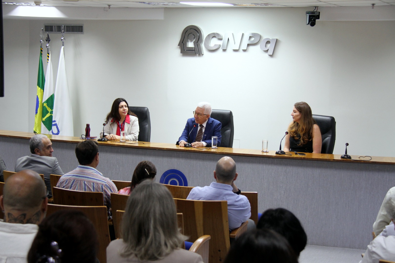 95. Mesa de Apresentação