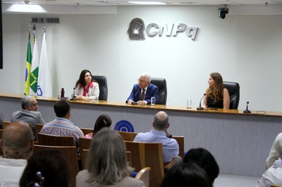 95. Mesa de Apresentação