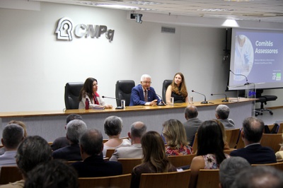 100. Mesa de Apresentação