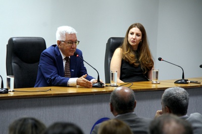 106. Mesa de Apresentação