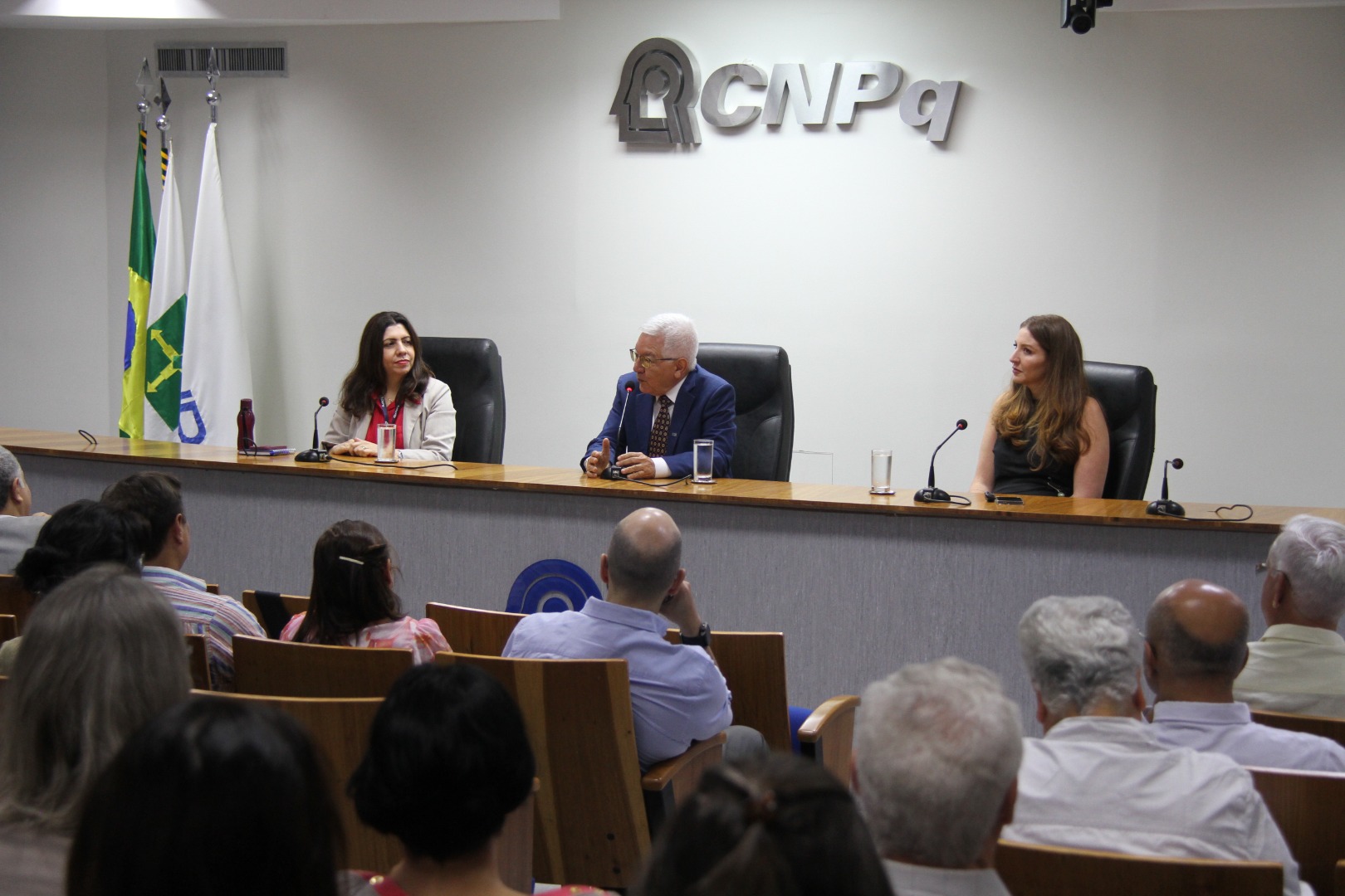 107. Mesa de Apresentação
