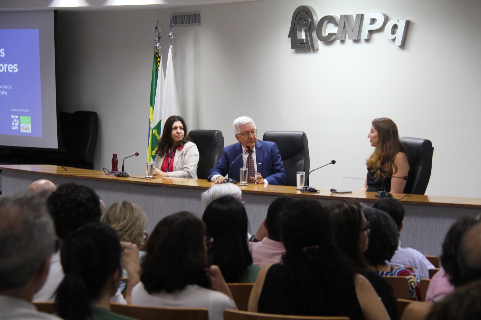 108. Mesa de Apresentação