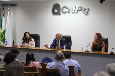 109. Mesa de Apresentação