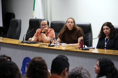 93. Mesa de Apresentação