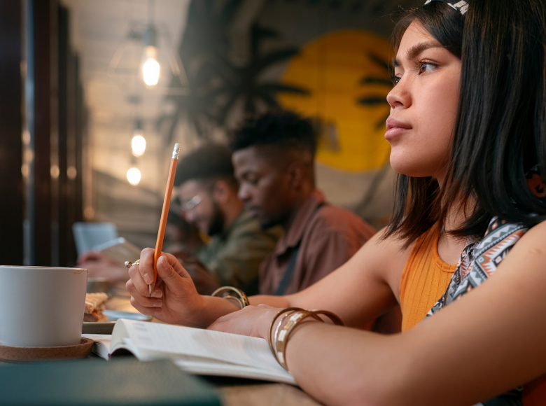 Programa Asas para o Futuro pretende qualificar profissionalmente  jovens mulheres; inscrições até 10/08