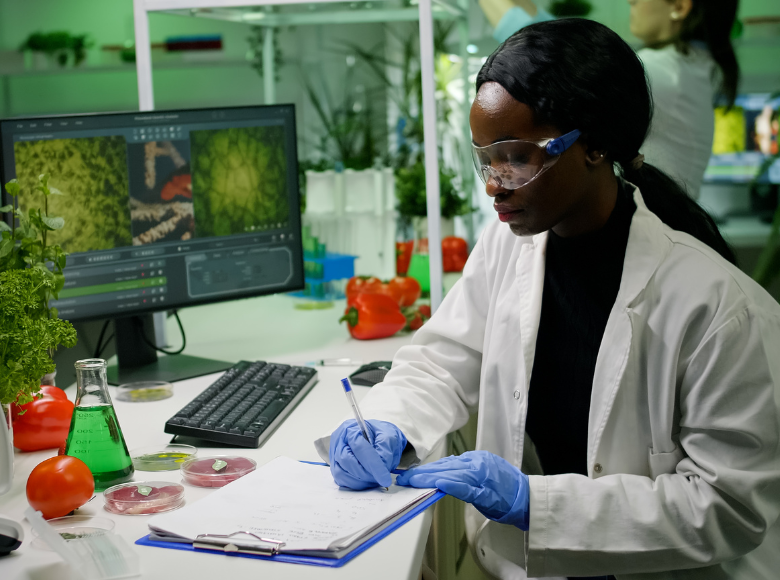Chamada Atlânticas enviará ao exterior cientistas negras, indígenas, quilombolas e ciganas; inscrições até 30/09
