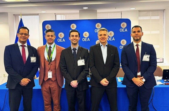 O presidente do Coaf, Ricardo Saadi, ao lado de participantes da 45ª Reunião do Comitê de Peritos do MESICIC