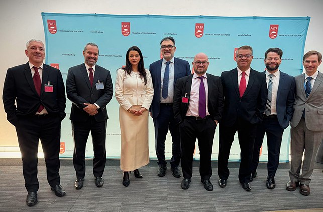 Delegação brasileira na reunião do Gafi, quando foi finalizado um importante trabalho no combate aos fluxos financeiros relacionados à exploração sexual infantil online