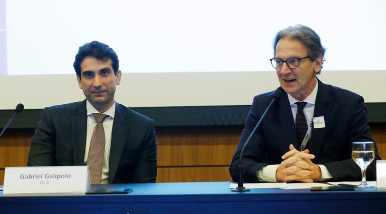 O presidente do BC, Gabriel Galípolo, e o presidente do Coaf, Ricardo Liáo: vinculação administrativa ao BC marcou importante de amadurecimento do órgão.