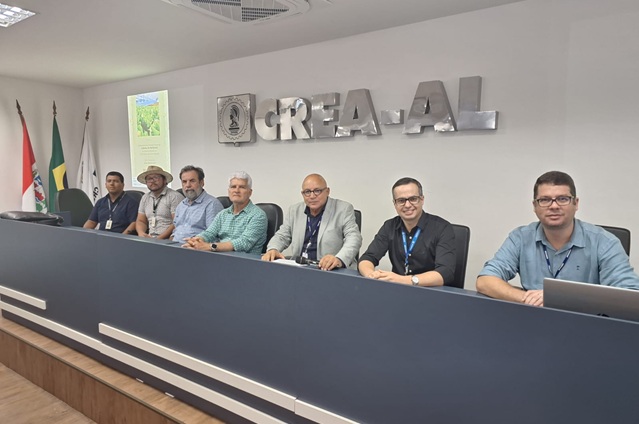 Participantes em seminário sobre desenvolvimento territorial em auditório do CREA-AL.