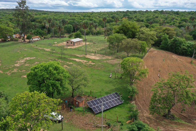 Sistema de energia solar atende propriedade rural em área do semiárido mineiro.