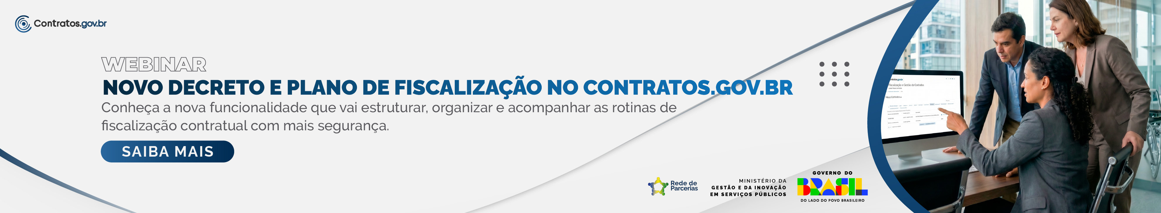 banner com imagem de pessoas olhando tela do computador em escritório