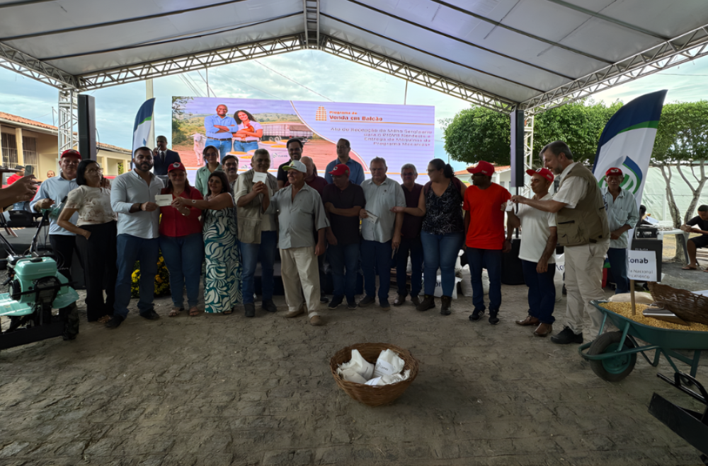 Conab garante milho mais barato a criadores rurais e entrega máquinas à agricultura familiar em Sergipe
