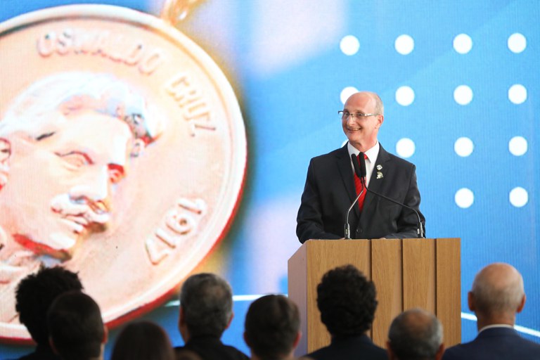 Pigatto foi um dos condecorados com medalha Oswaldo Cruz