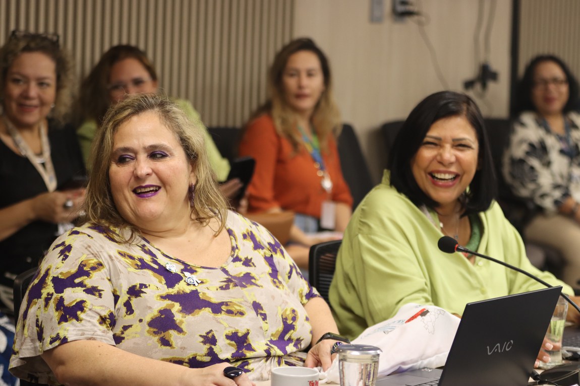 Presidenta Fernanda Magano (à esquerda), segunda mulher a ocupar o cargo na história do CNS
