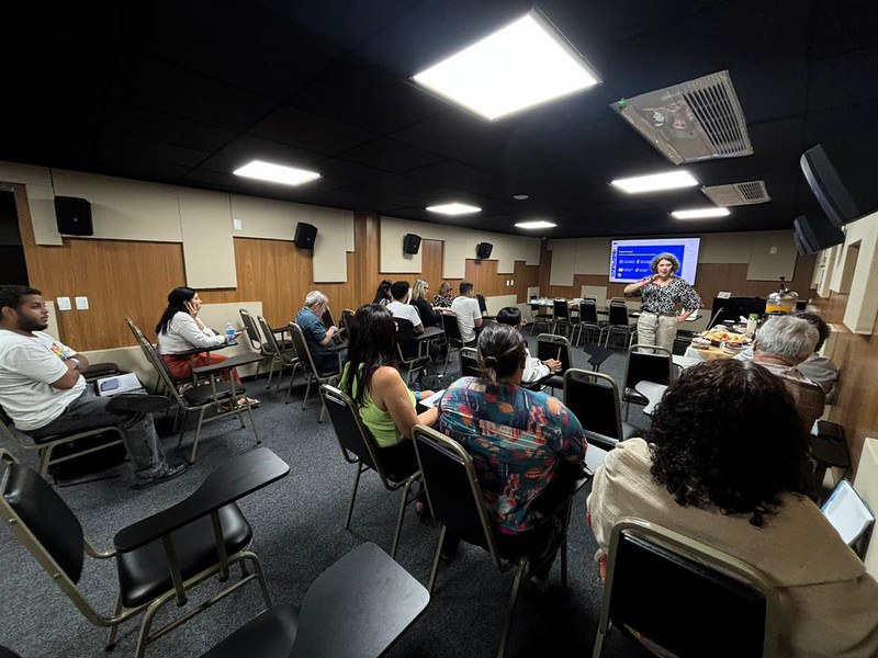 Elis Cordeiro da ascom/CNS na condução da Oficina em Natal e municípios próximos