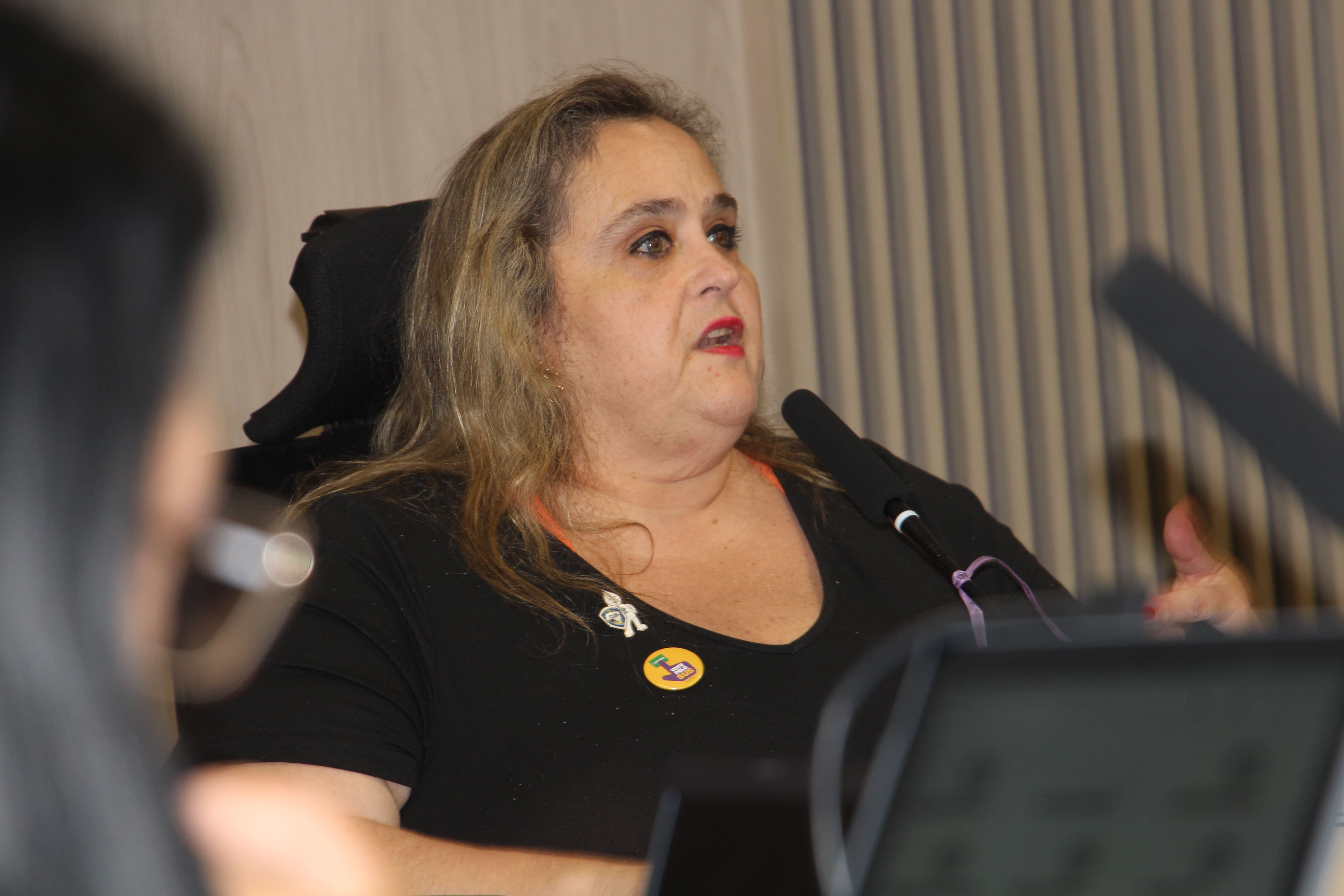 Preidenta do CNS, Fernanda Magano, compõe mesa sobre luta antimanicomial