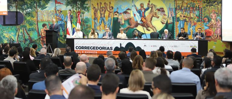 Com um público de mais de 300 participantes, a programação incluiu palestras, painéis e oficinas.