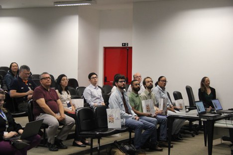 Novos servidores na cerimônia de posse.