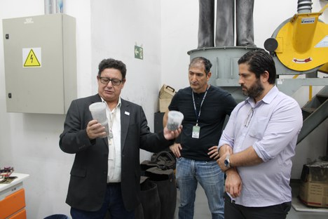 Thebano Santos apresenta o projeto Rematronic a Ng Marcondes e Eduardo Cruz.