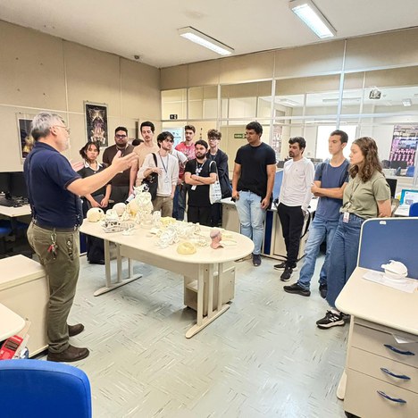 Estudantes conheceram o laboratório de manufatura aditiva.