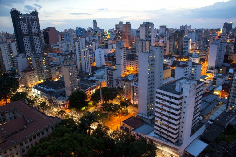 Livro sobre metodologia de Cidades Inteligentes e Sustentáveis, feito por pesquisadores do CTI, é destaque em notícia do Correio Popula