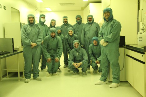 Visita à sala limpa.