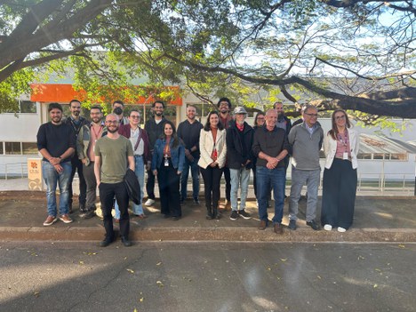 A comitiva da Ilum com Juliana Daguano e servidores do CTI Renato Archer.