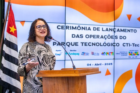 Ministra Luciana Santos