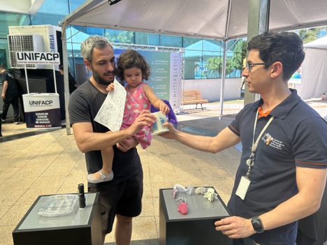 Visitantes de todas as idades passaram pela Virada Tecnológica.