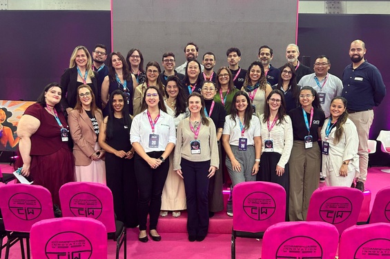 As startups do Programa Mulheres na Tecnologia com os seus mentores, no Demoday da Campinas Innovation Week.