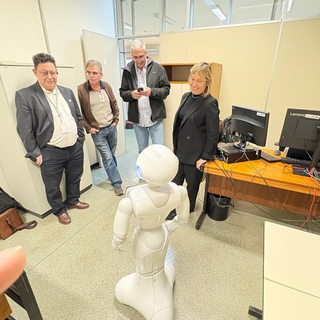 Visita ao Laboratório de Sistemas Ciberfísicos.