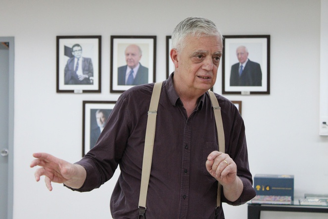 O coordenador do SisMOM, Paulo Nobre, em reunião no CTI.